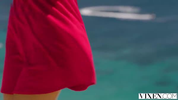 胆子很大的好身材美女在海边发浪被插啪啪作品 大白天性爱嫩逼很诱惑被别人发现高技术做爱很刺激720P高清